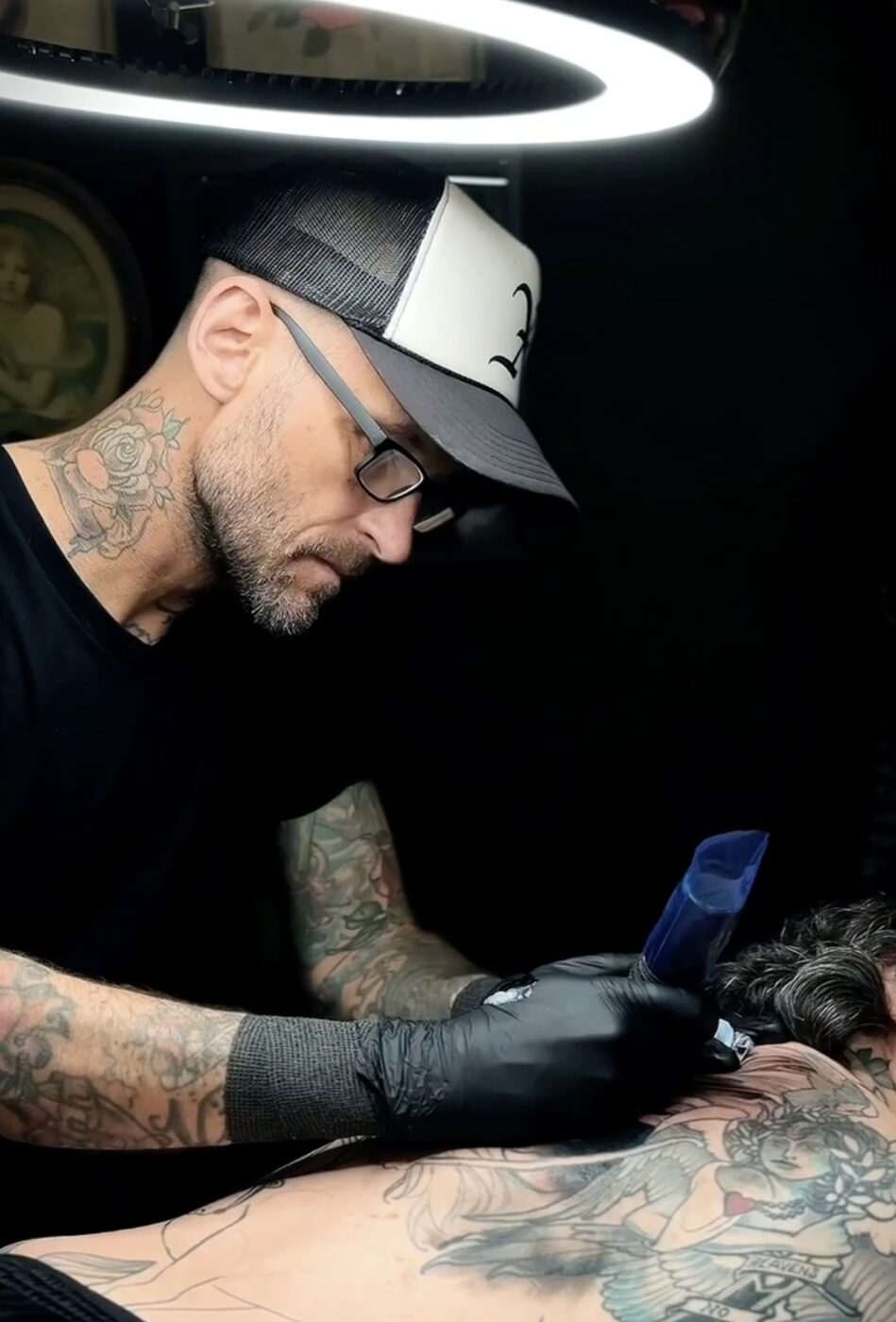 Jeremy Swan tattooing a client at Broken Art Tattoo