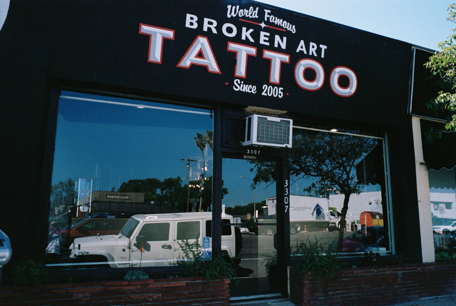 World Famous Broken Art Tattoo storefront on Glendale Blvd